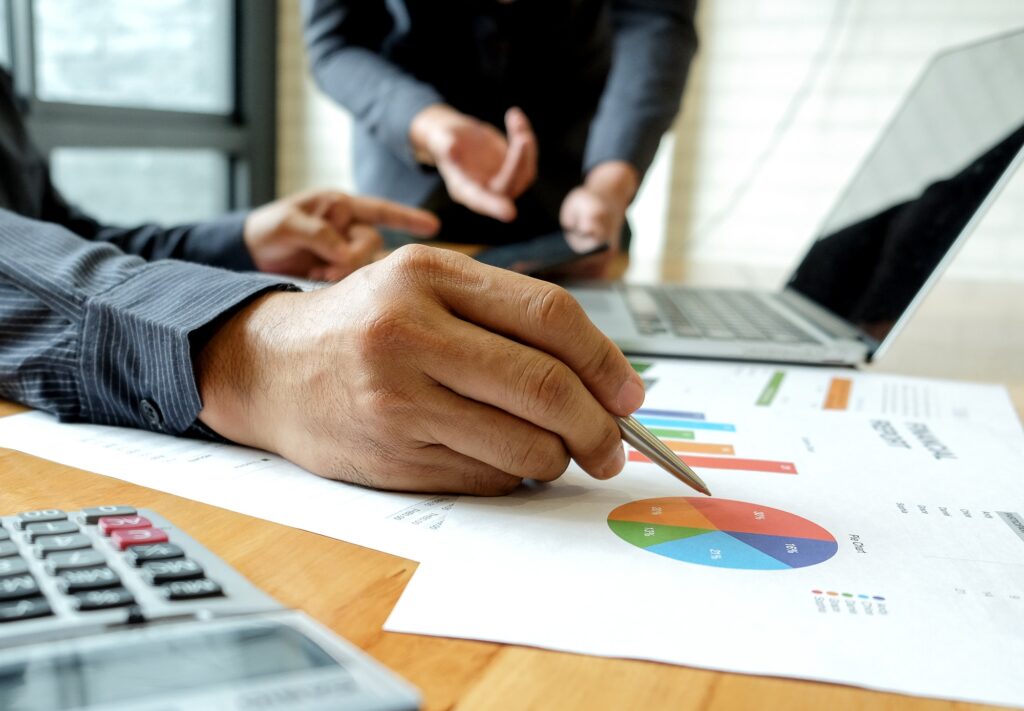 Office staff team is brainstorming on job analysis.